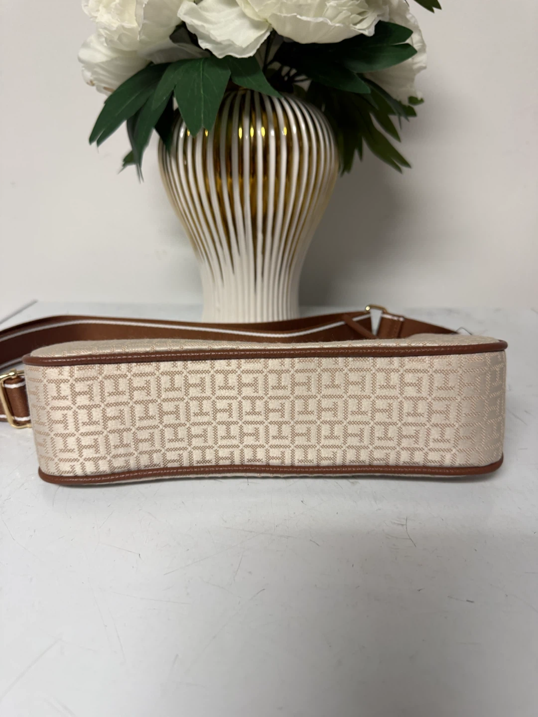 Tommy Hilfiger Monogram Shoulder Bag - photo 3