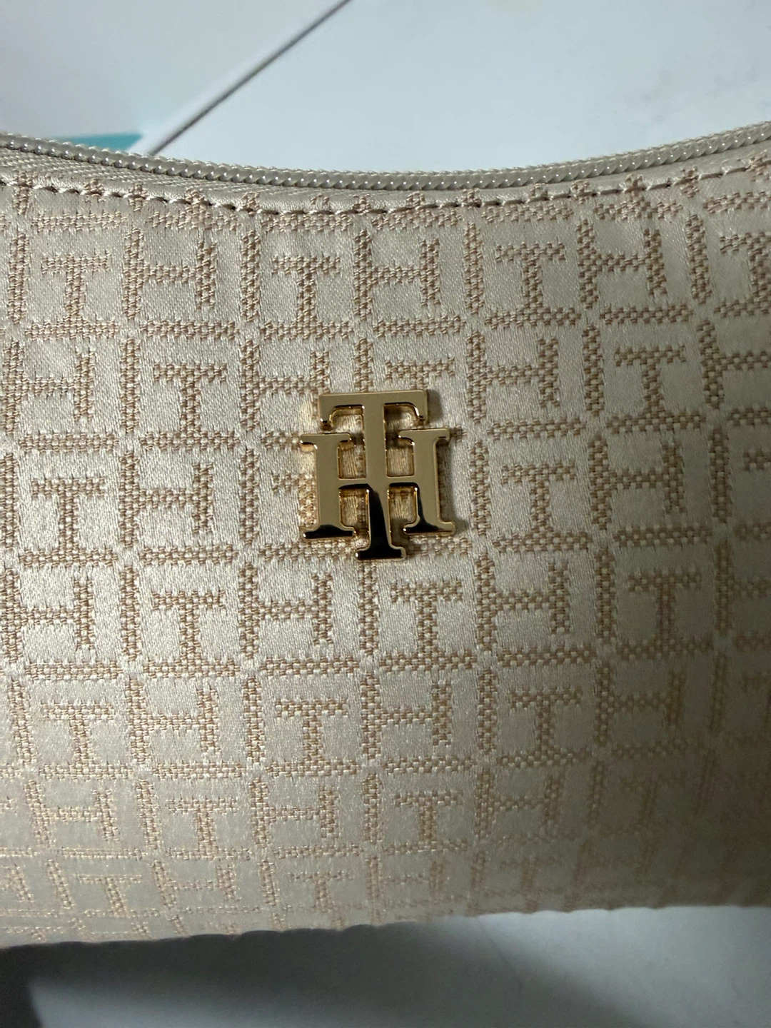 Tommy Hilfiger Monogram Shoulder Bag - photo 5