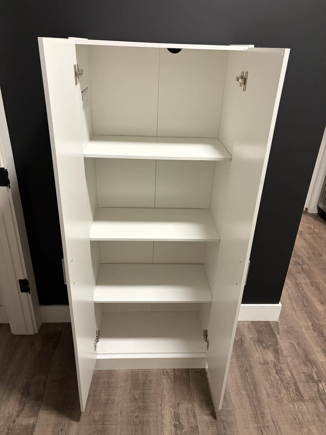 Storage cabinet with doors and shelf in white - photo 2
