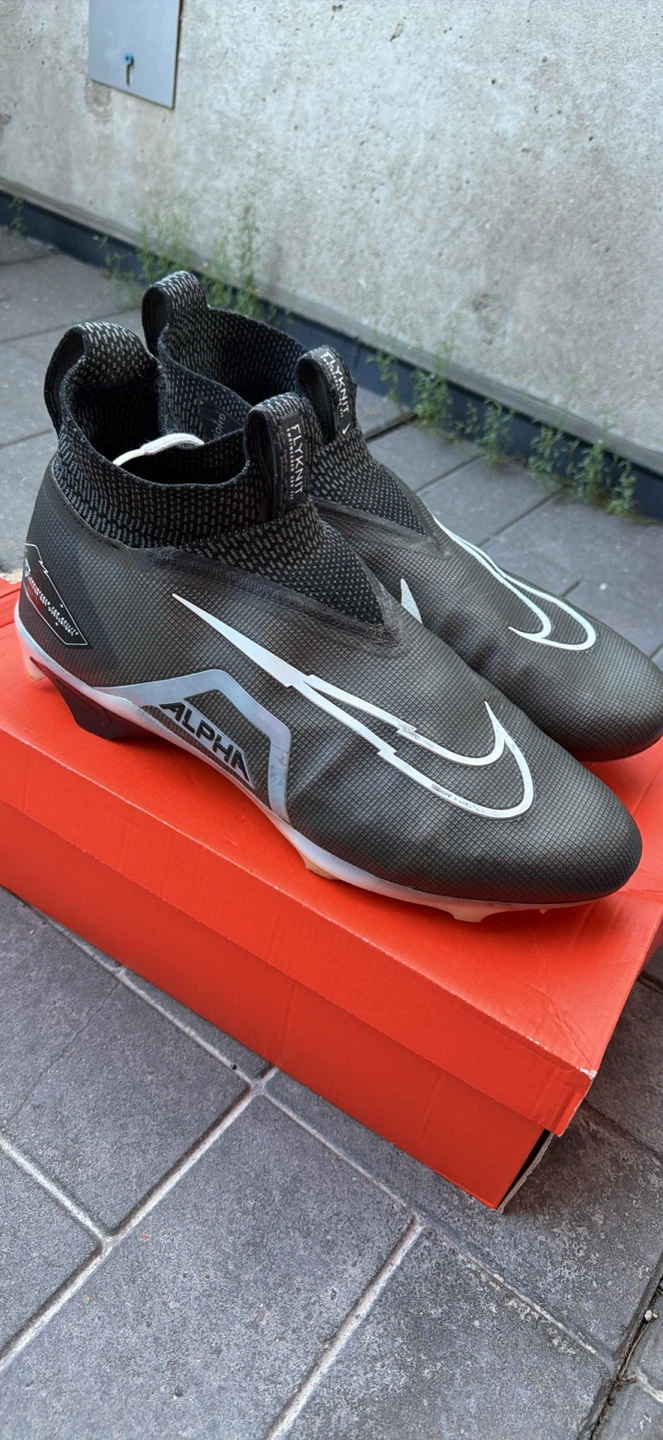 Nike Alpha Men's Football Cleats