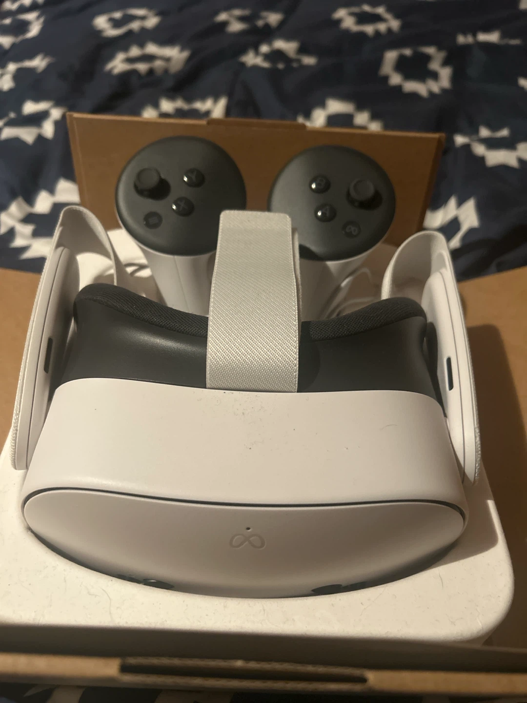Meta Quest 3S VR Headset and Controllers - photo 2
