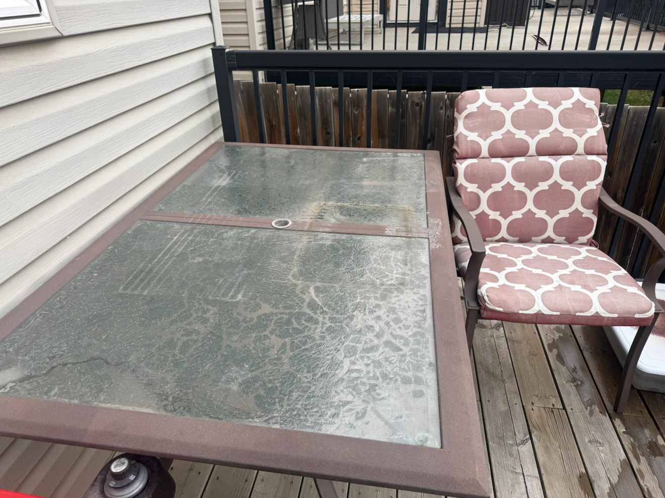 FREE patio tabel and chairs set - photo 2