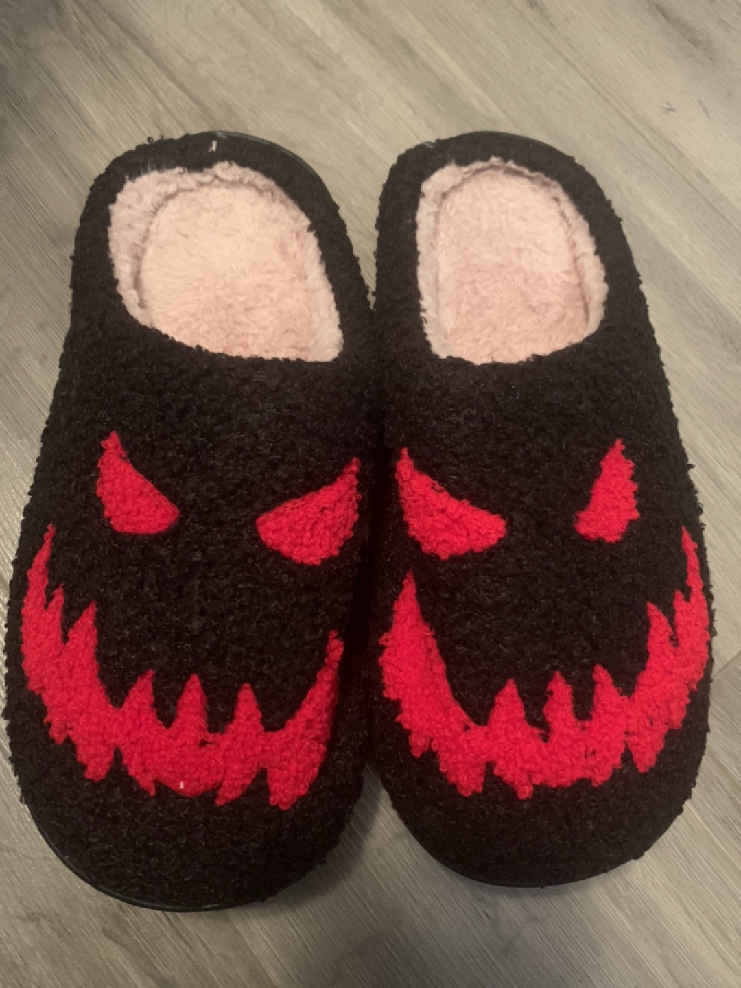 UNISEX SLIPPERS