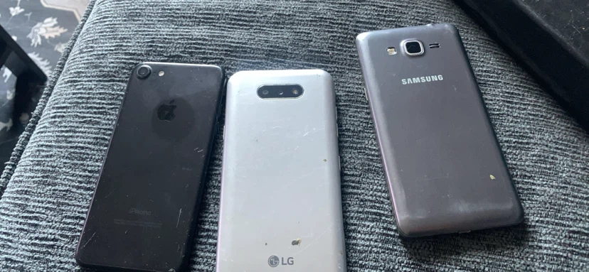 PARTS ONLYApple iPhone, LG, and Samsung Phones