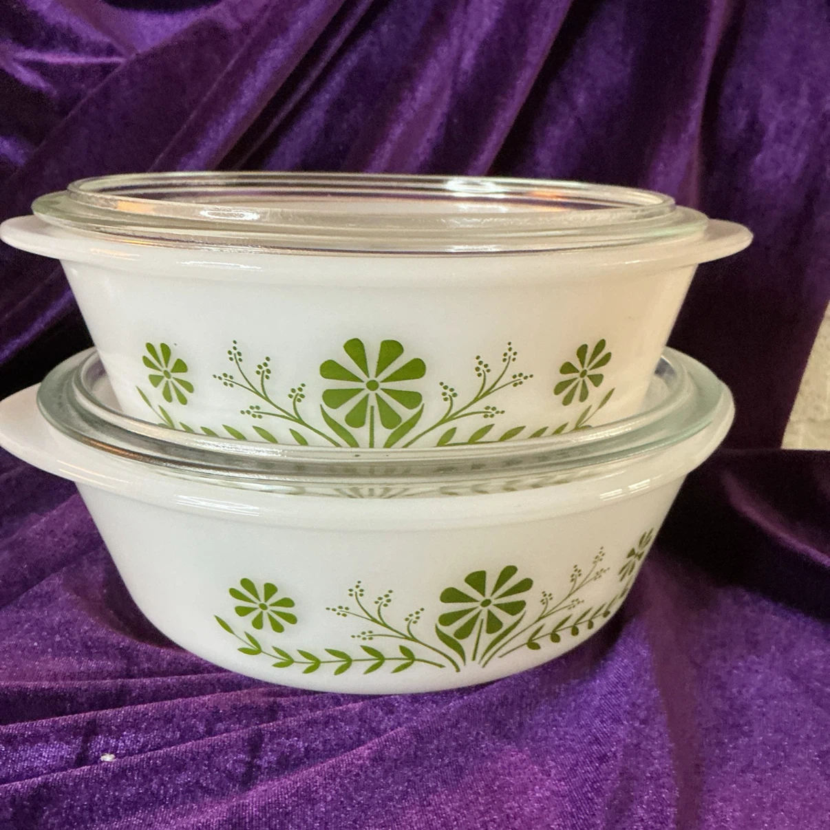 Glassbake Daisy set of 2 casserole dishes with lids