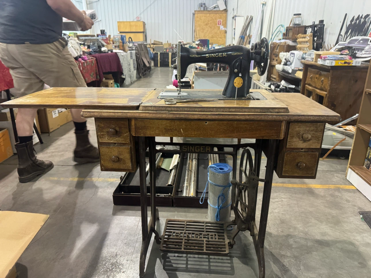 Vintage Singer Sewing Machine with Table