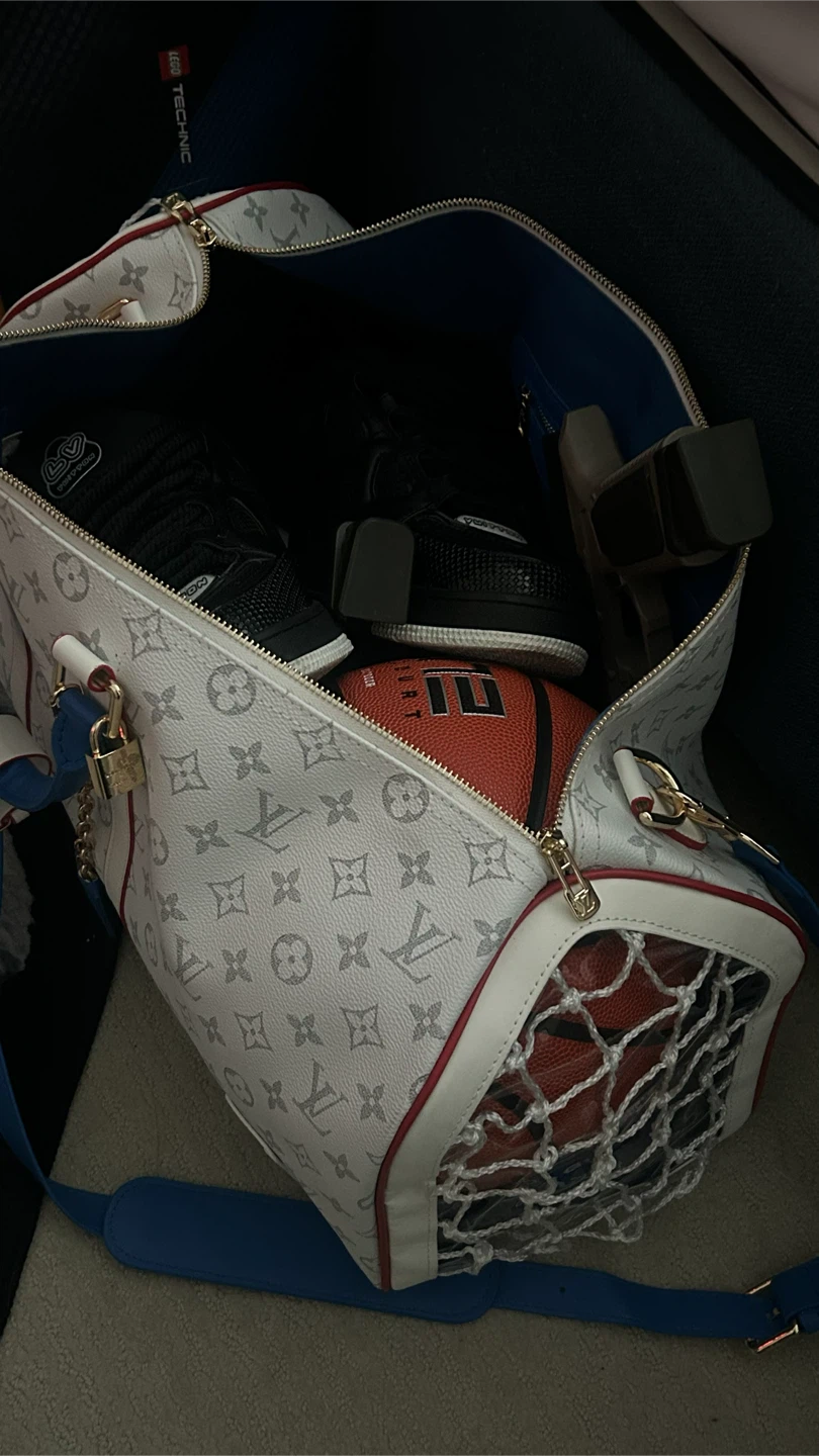 White LV x NBA keepall duffle bag - photo 5