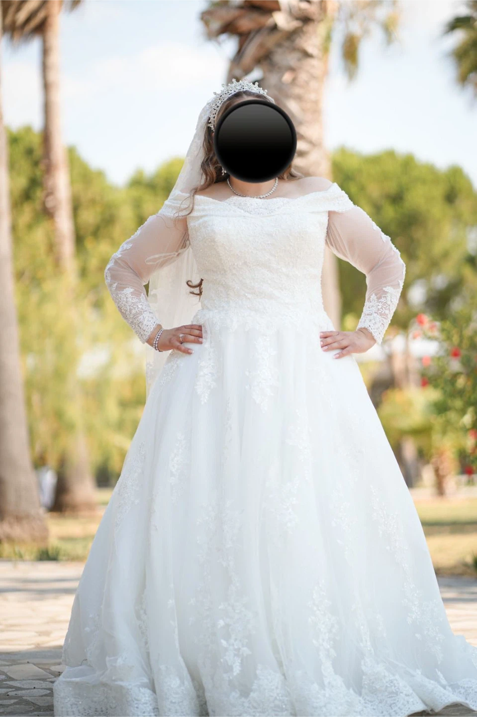 White Wedding Dress with Lace Details - photo 2