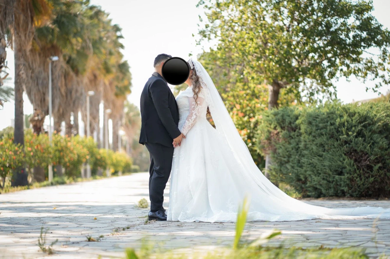 White Wedding Dress with Lace Details - photo 3