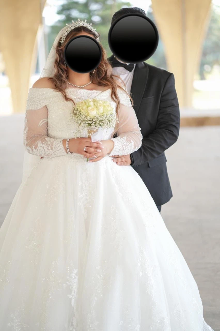 White Wedding Dress with Lace Details - photo 5