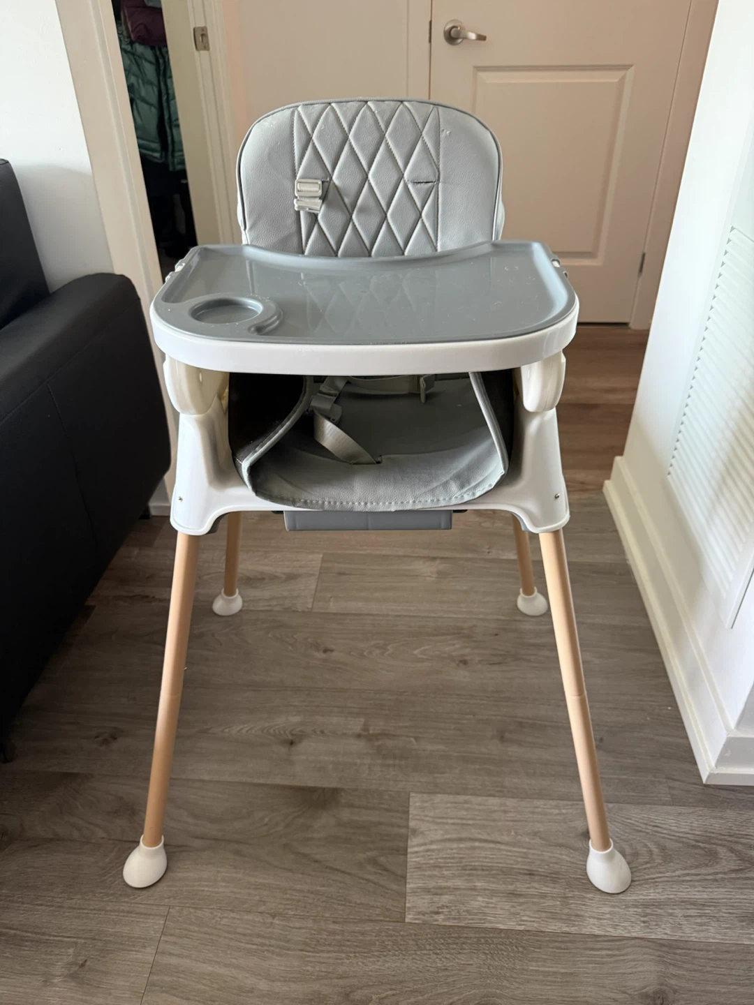 FREE Baby High Chair (Wooden Legs) – Needs Minor Fix / Repair
