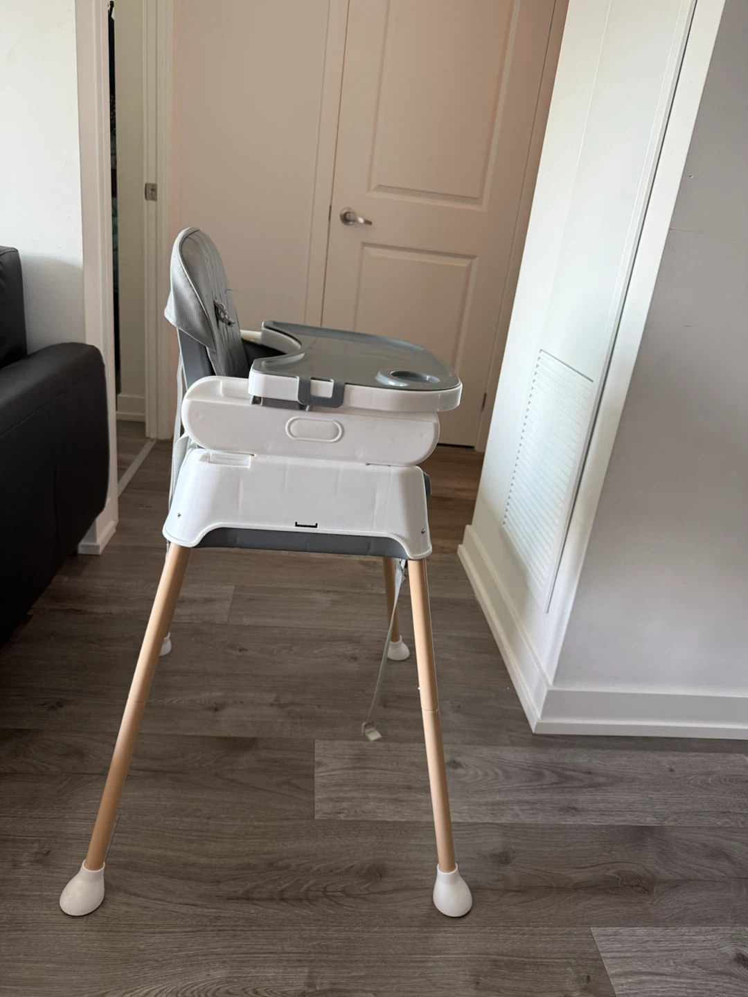 FREE Baby High Chair (Wooden Legs) – Needs Minor Fix / Repair - photo 2