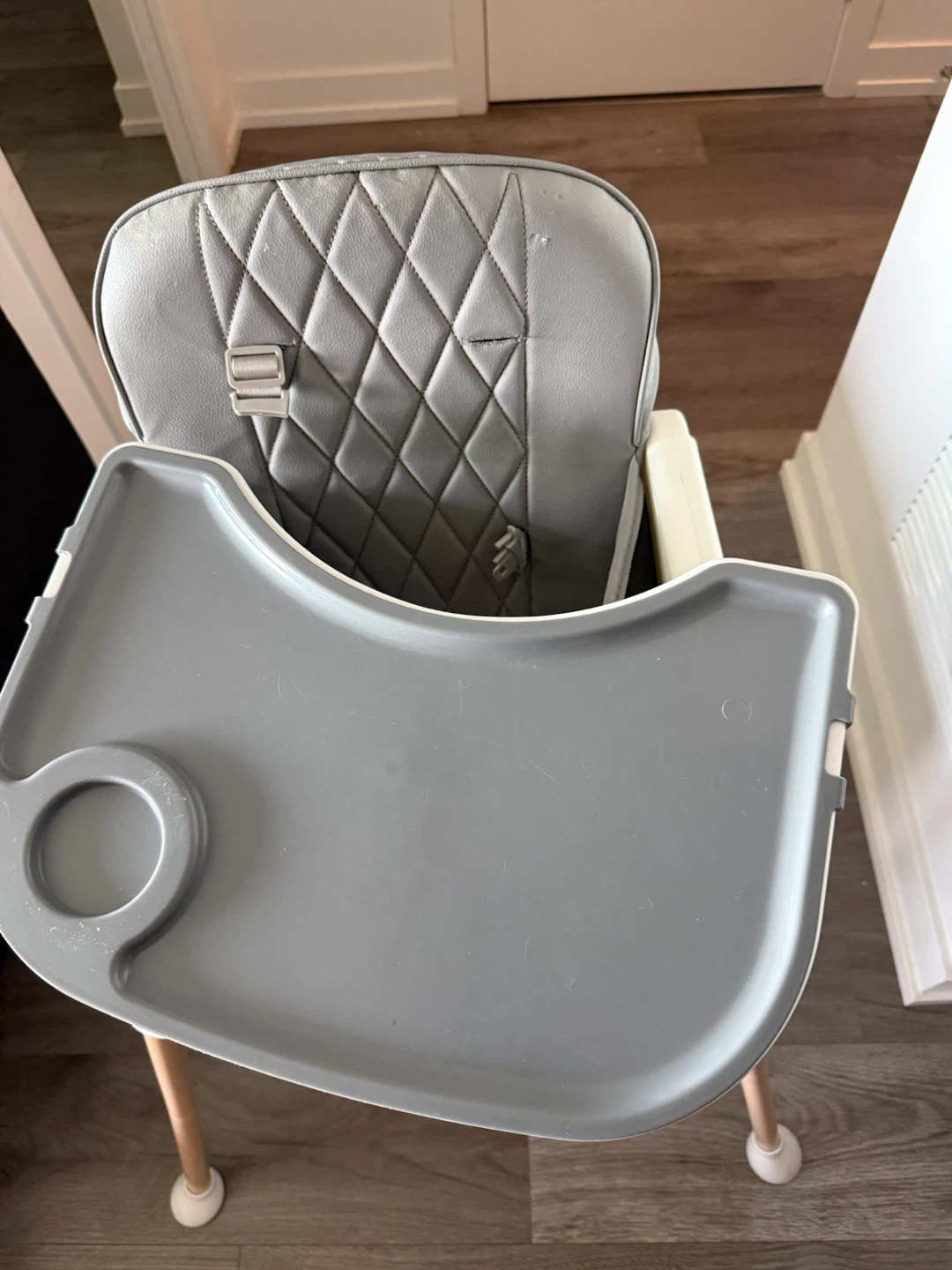 FREE Baby High Chair (Wooden Legs) – Needs Minor Fix / Repair - photo 5