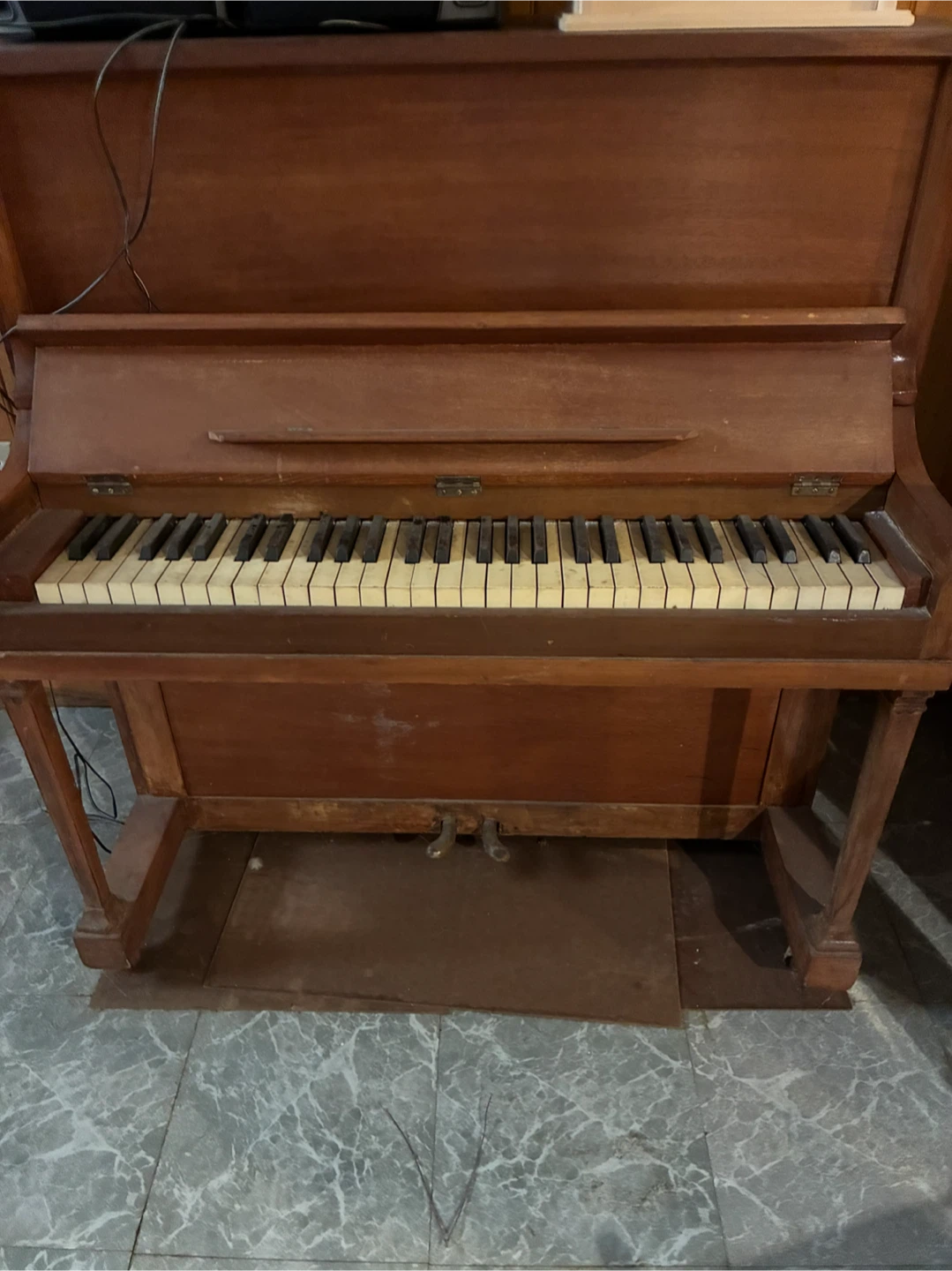 Upright piano,