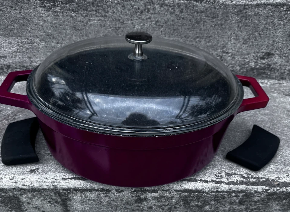 Deep pot with glass lid