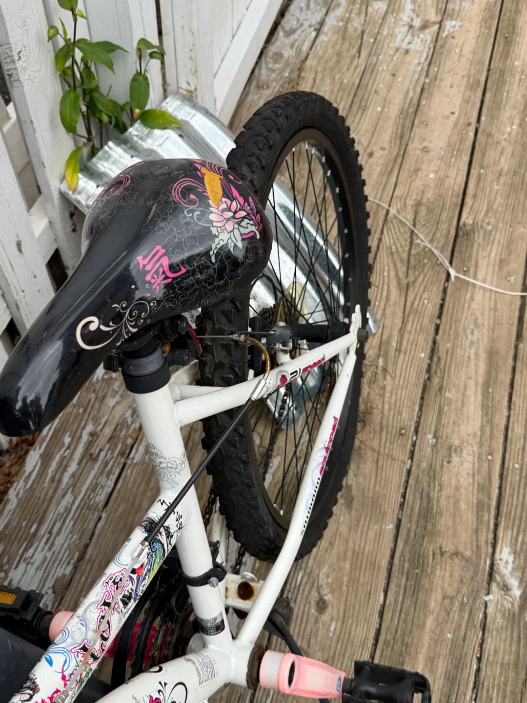White and Pink Kids Mountaint Avigo Bike - photo 3