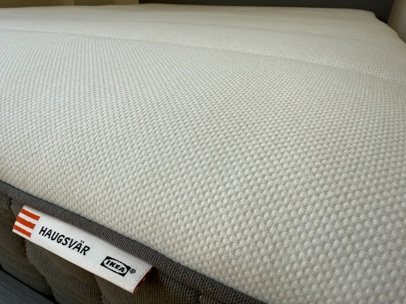 IKEA MALM Queen bed in excellent condition. - photo 5