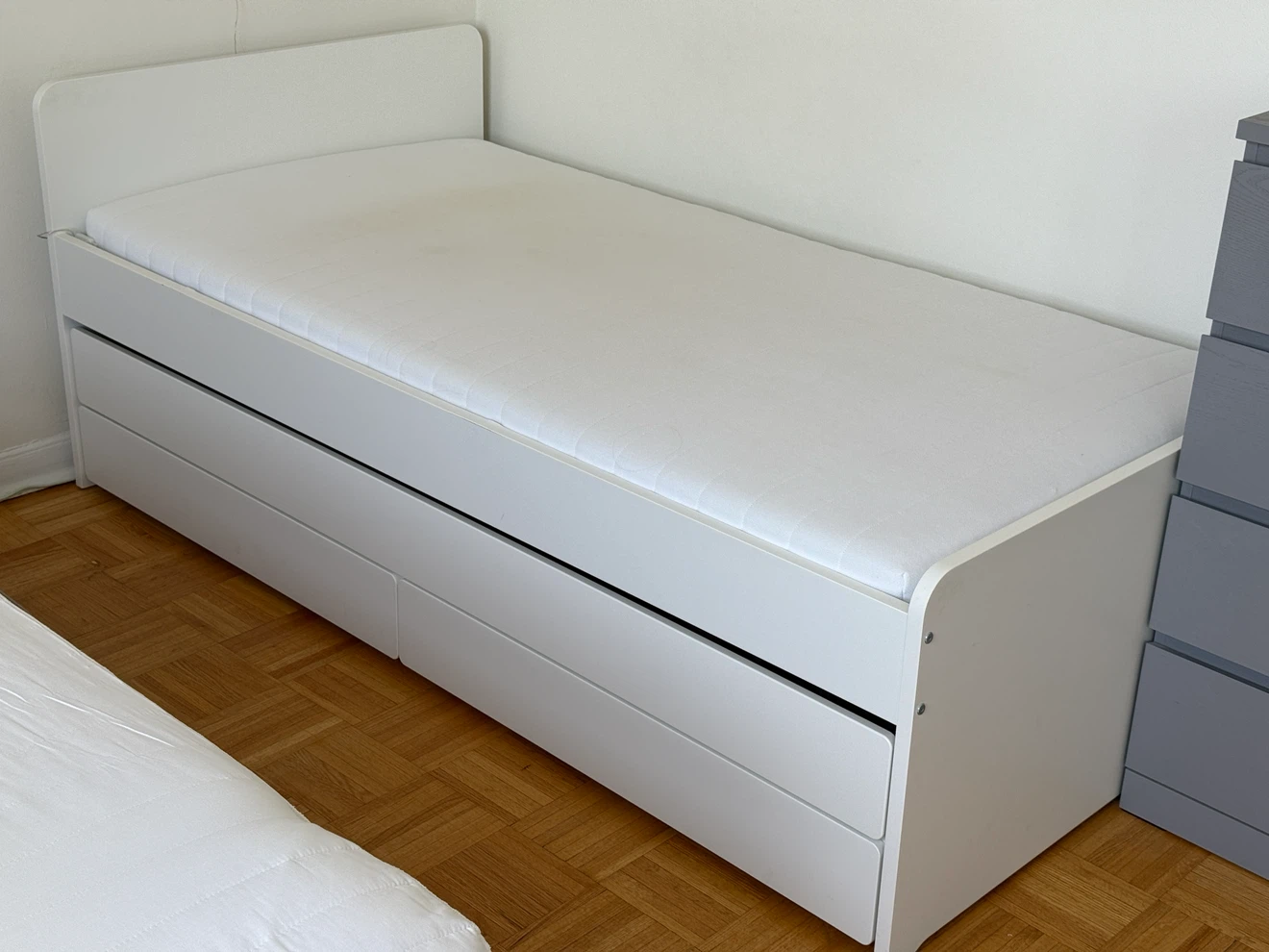 IKEA SLÄKT Twin Bed Complete Set – Excellent Condition