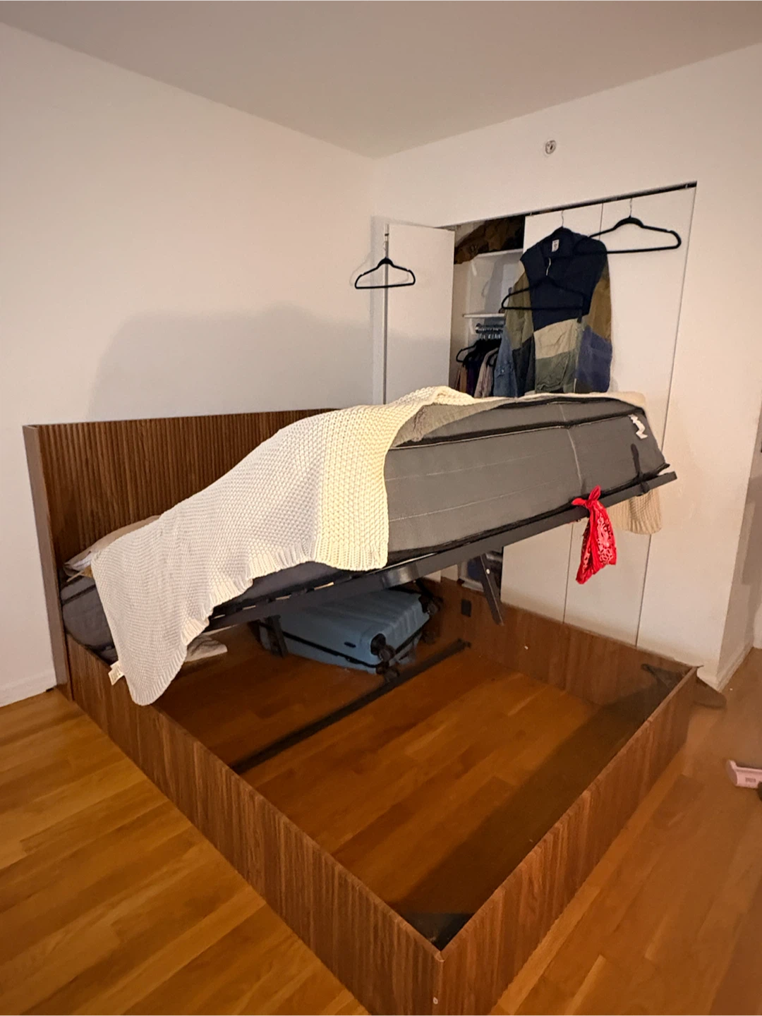 Queen Size Storage Bed Frame with Headboard - photo 4