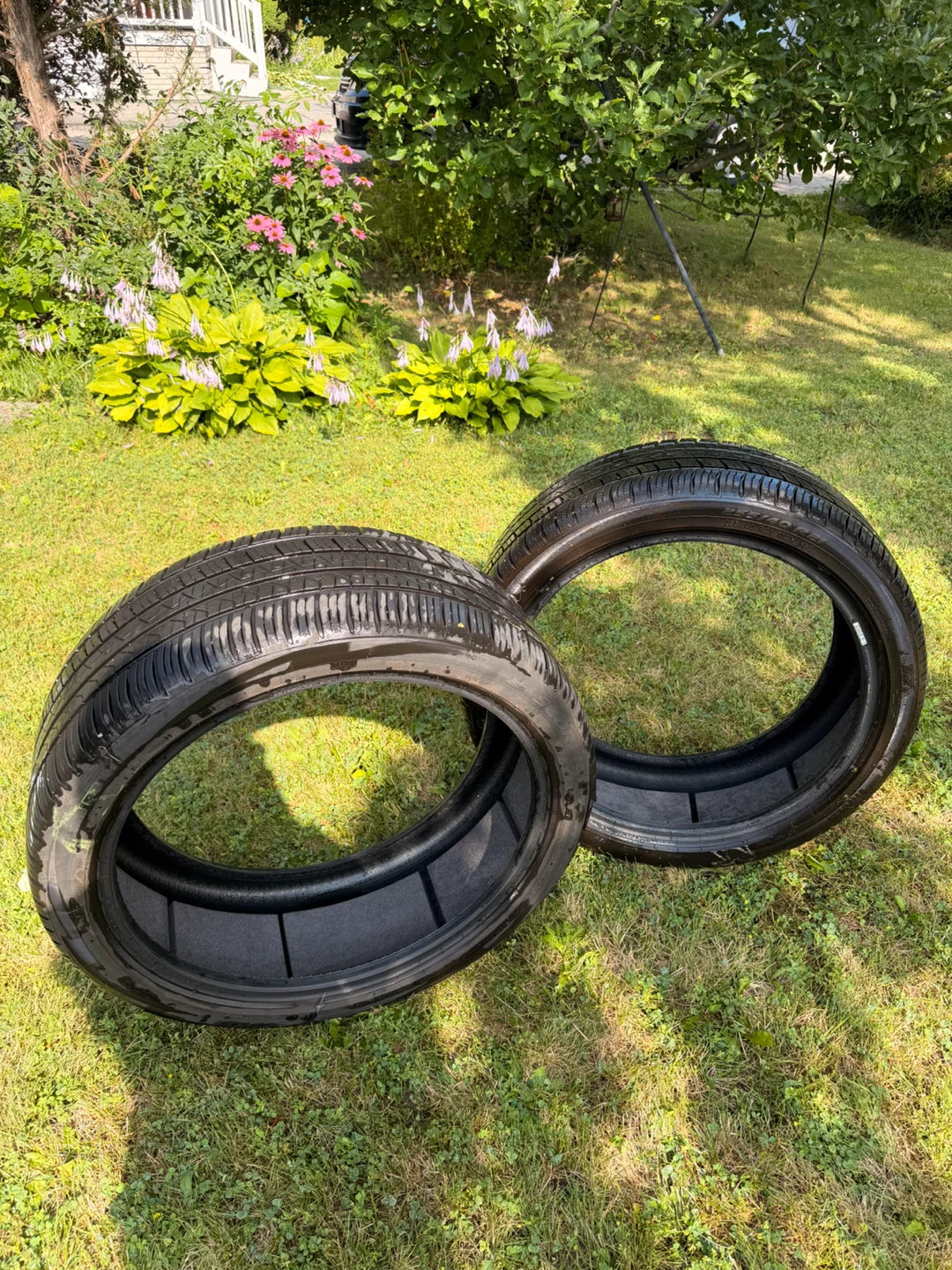 2 x 255/40R21 Tires