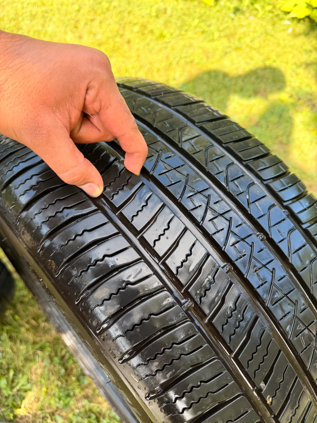 2 x 255/40R21 Tires - photo 3