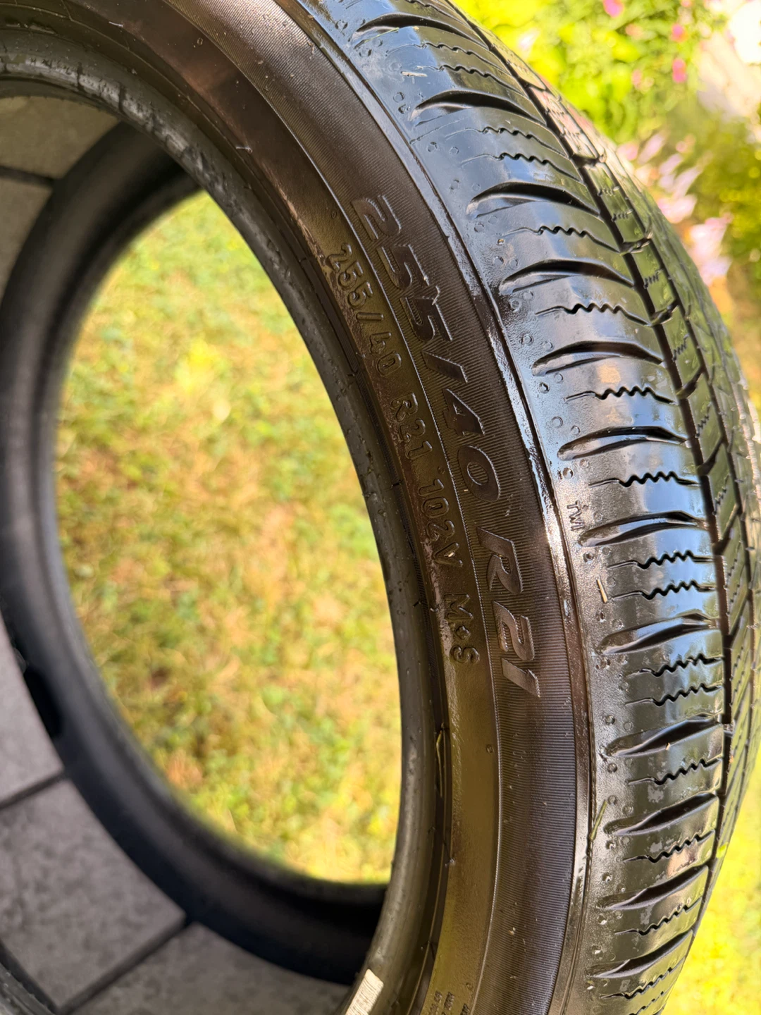 2 x 255/40R21 Tires - photo 4
