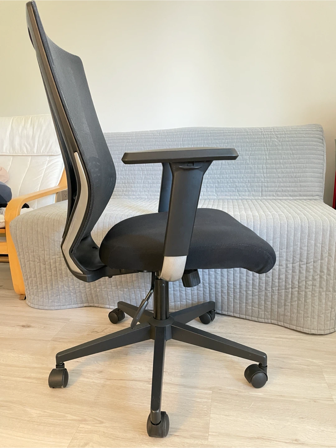 Innovations Black Mesh Office Chair second-hand - photo 2