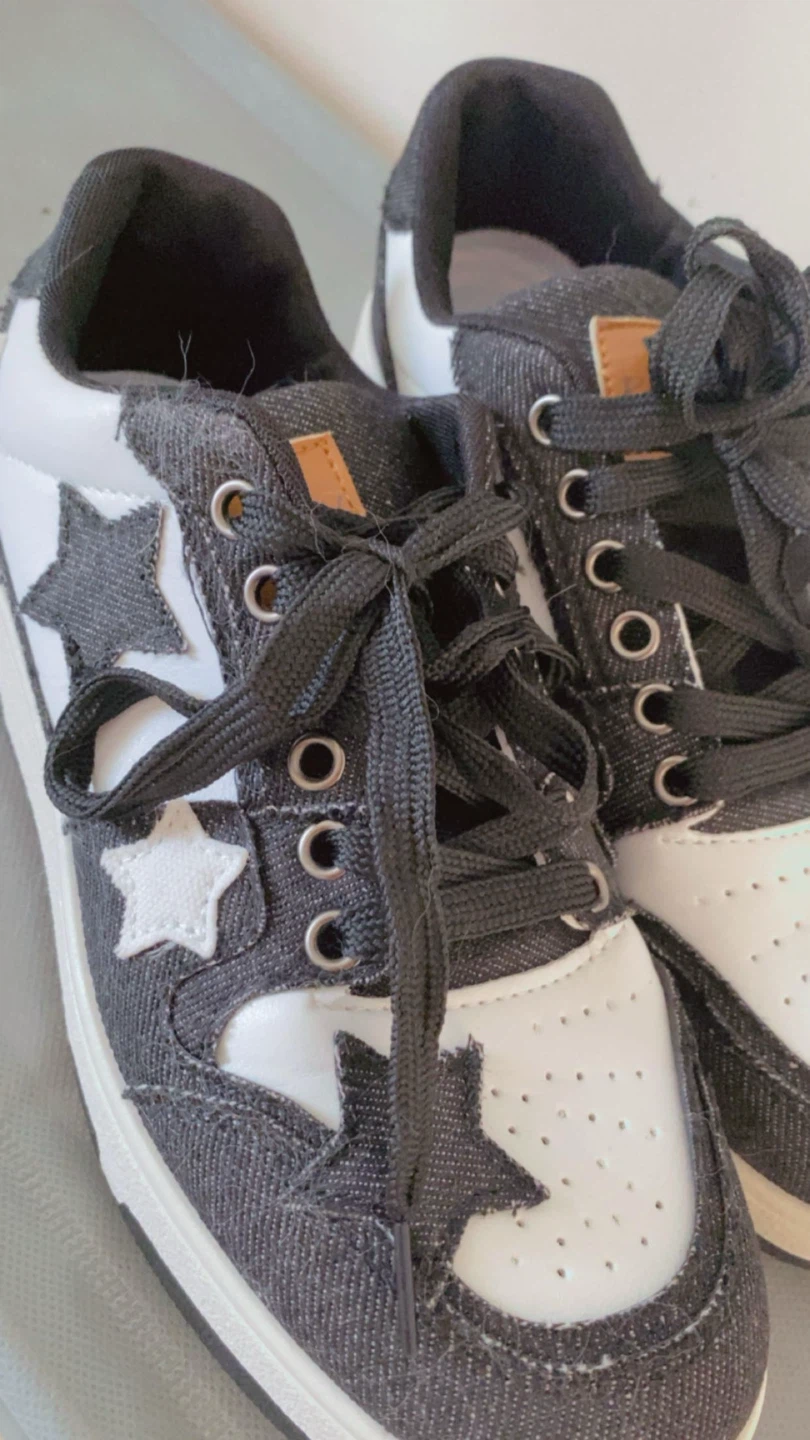 Women's Sneakers with Star Design