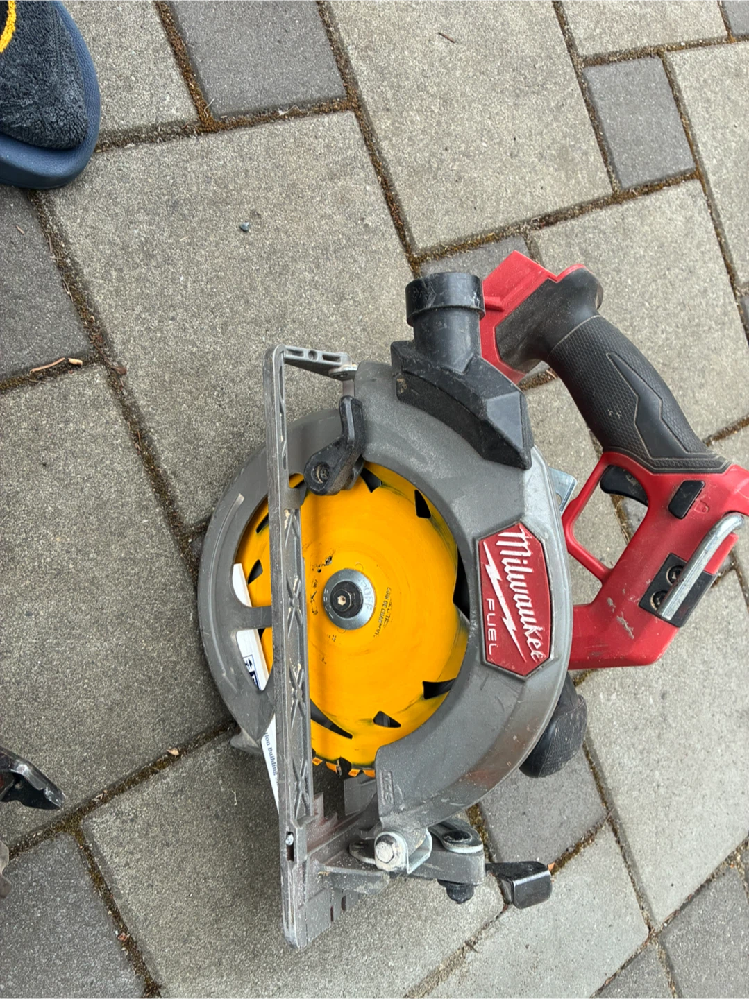 Milwaukee FUEL Circular Saw