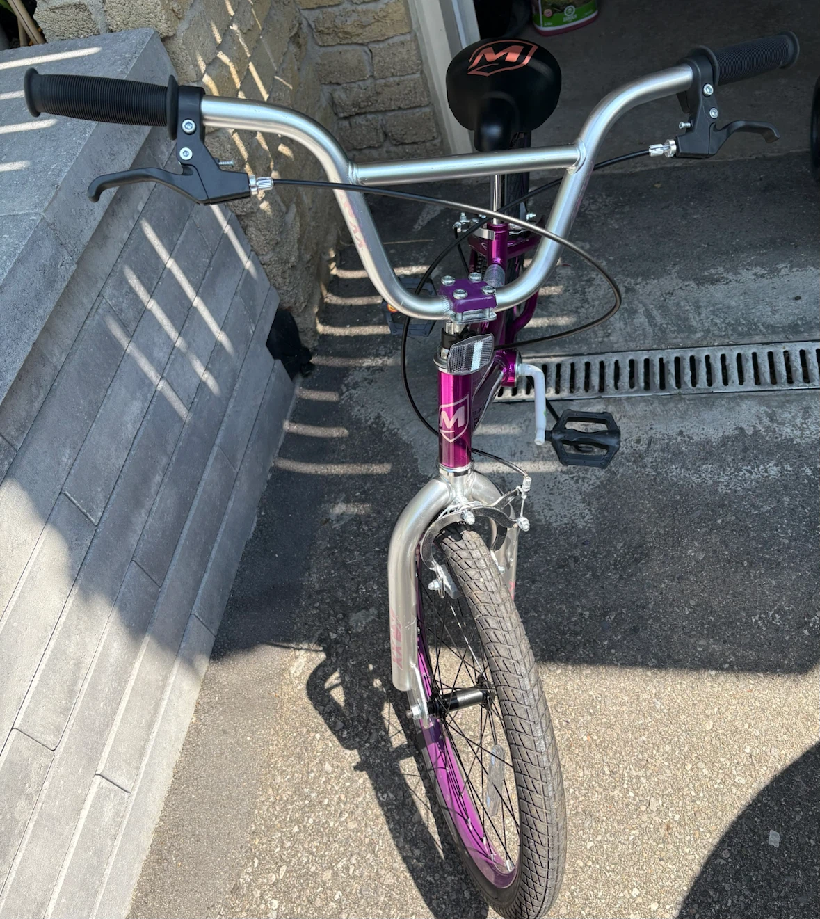 20" BMX Bike Like New - photo 3