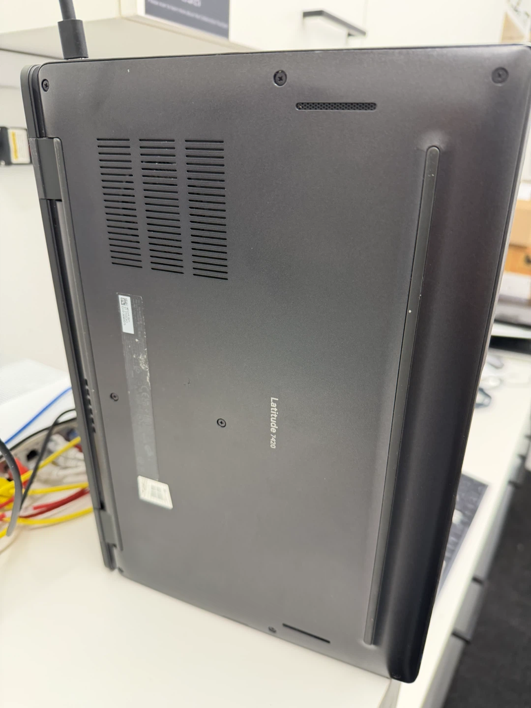 Dell Latitude 7420 Laptop - photo 2