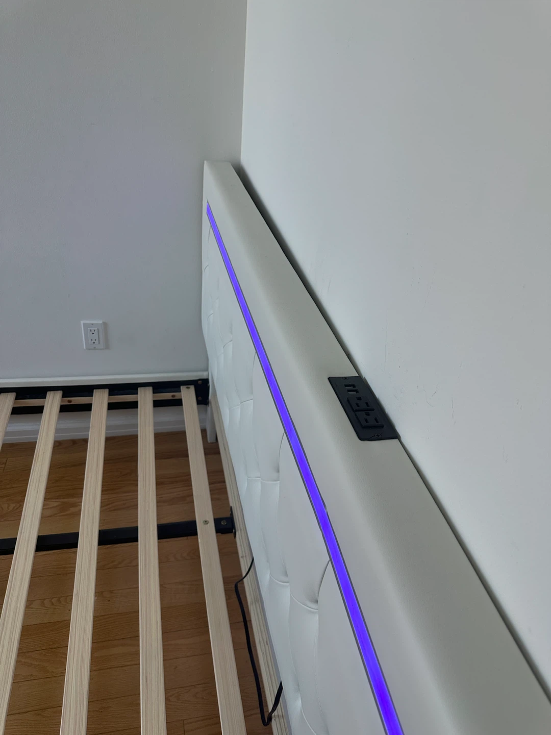King Size Bed Frame with LED and Charging station Headboard - photo 5