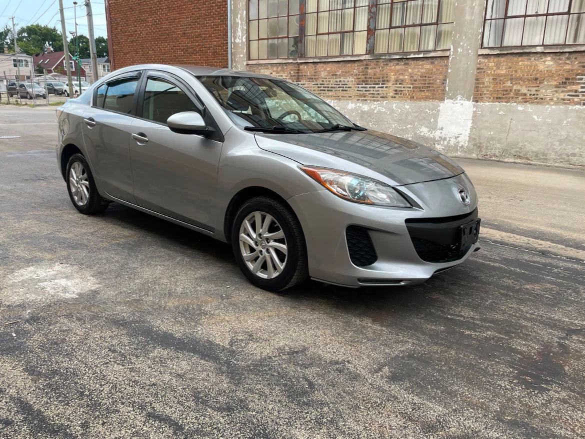 2013 Mazda 3 Sedan con 127 mil millas