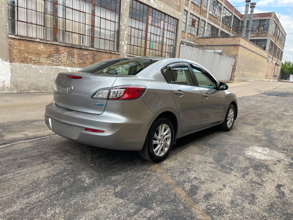 2013 Mazda 3 Sedan con 127 mil millas - photo 5