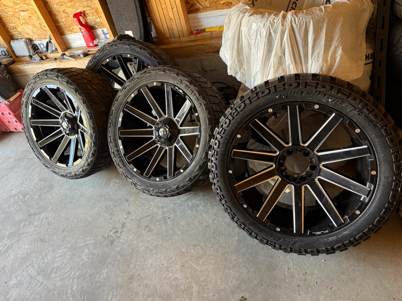 FUEL Wheels and Tires Set 6×139.7, 6×135 r 22