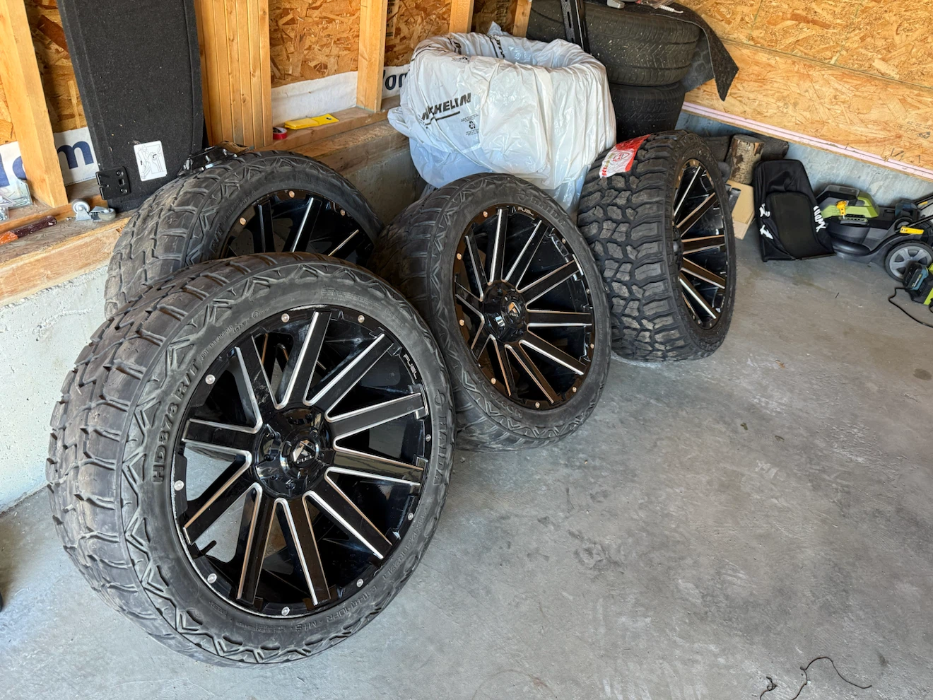 FUEL Wheels and Tires Set 6×139.7, 6×135 r 22 - photo 2