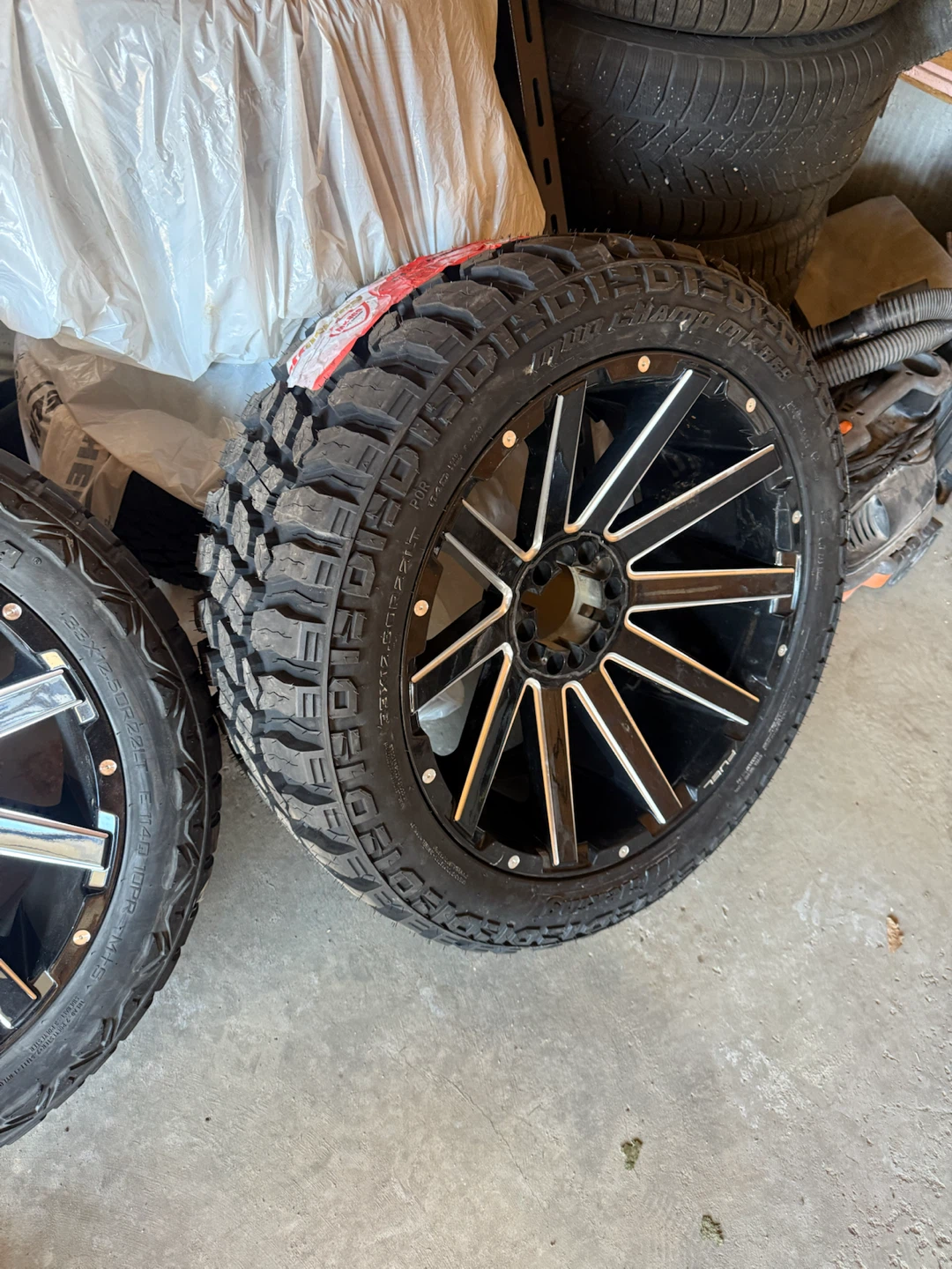 FUEL Wheels and Tires Set 6×139.7, 6×135 r 22 - photo 3
