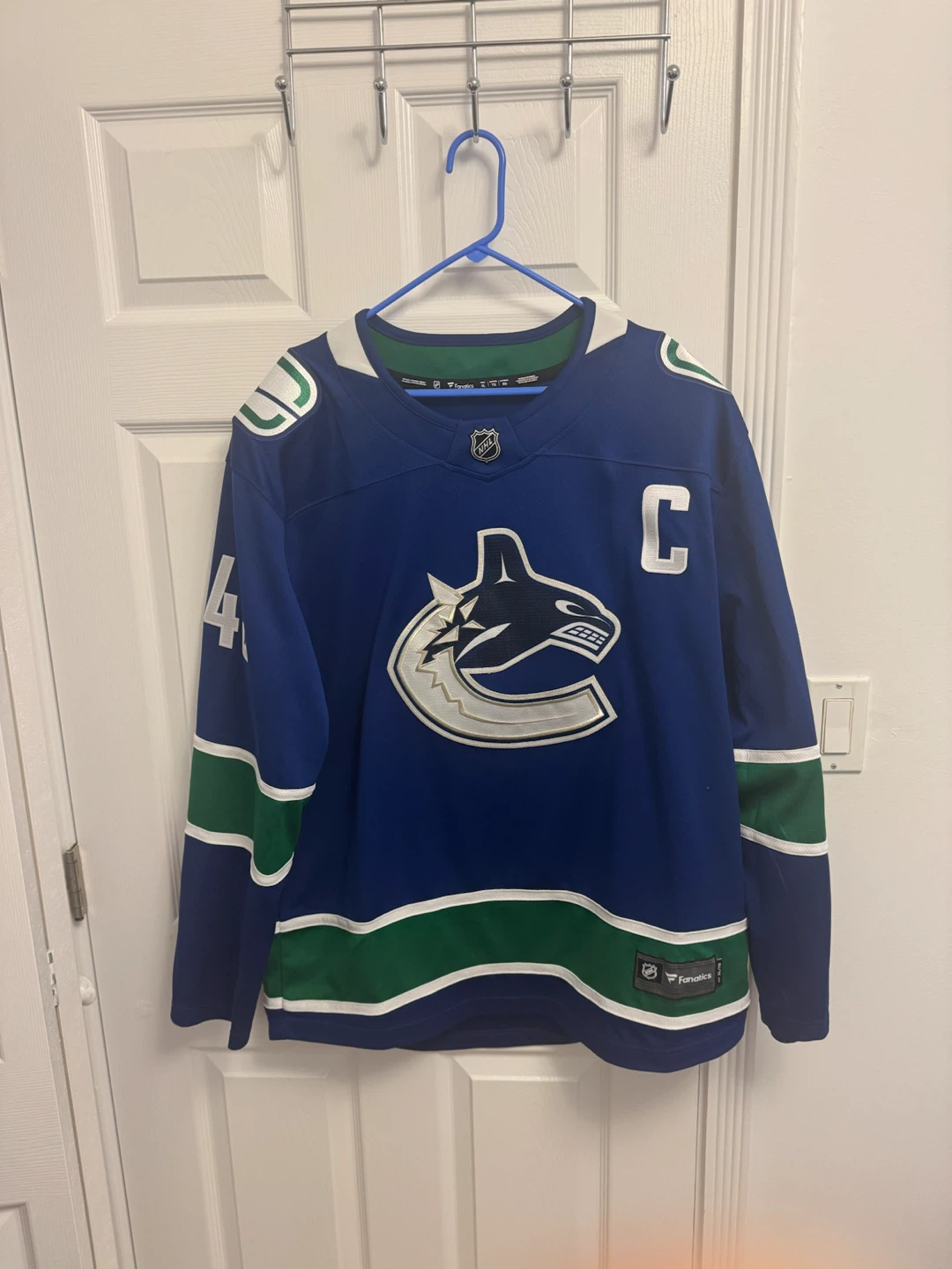 Vancouver Canucks Hockey Jersey - Hughes #43