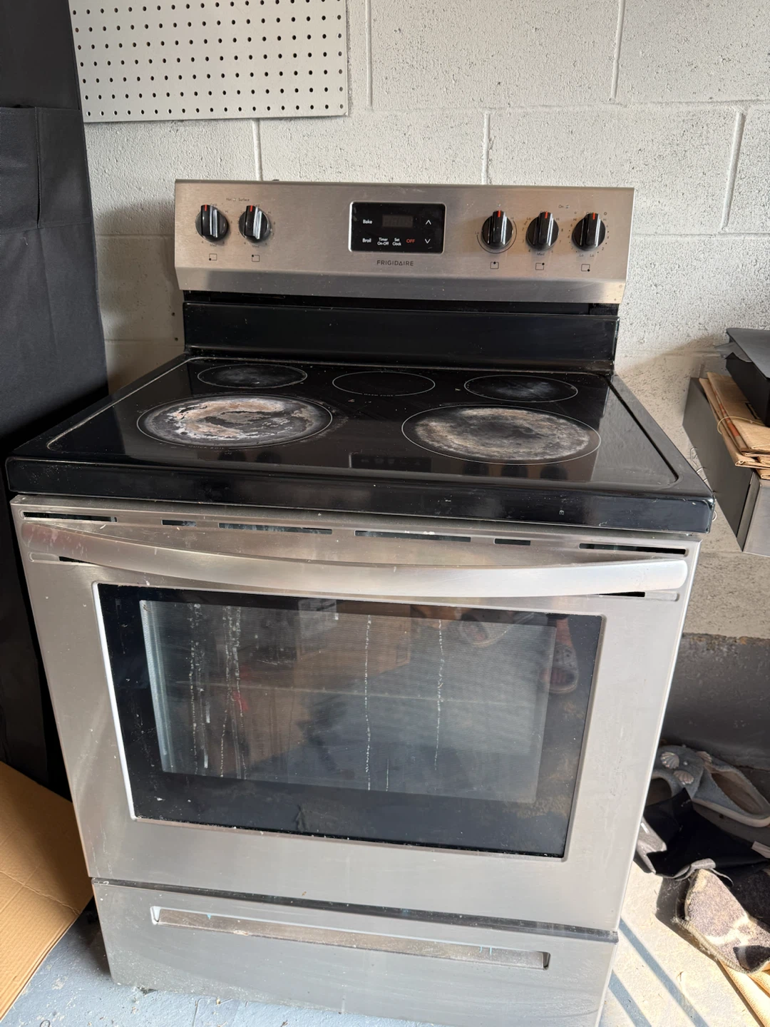 Frigidaire Electric Stove - photo 3