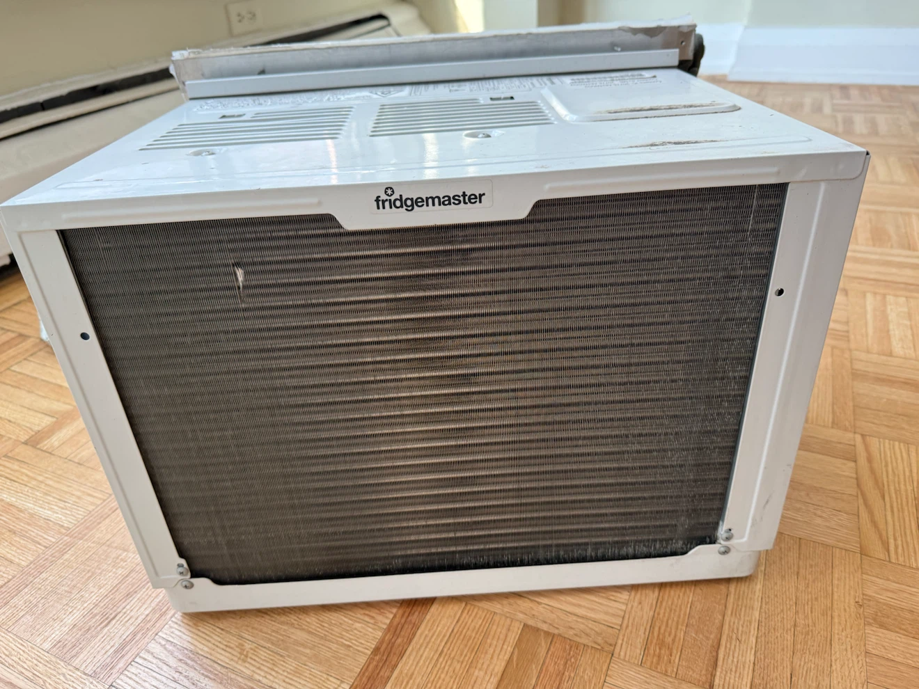 Frigidaire Window Air Conditioner 8000BTU - photo 4