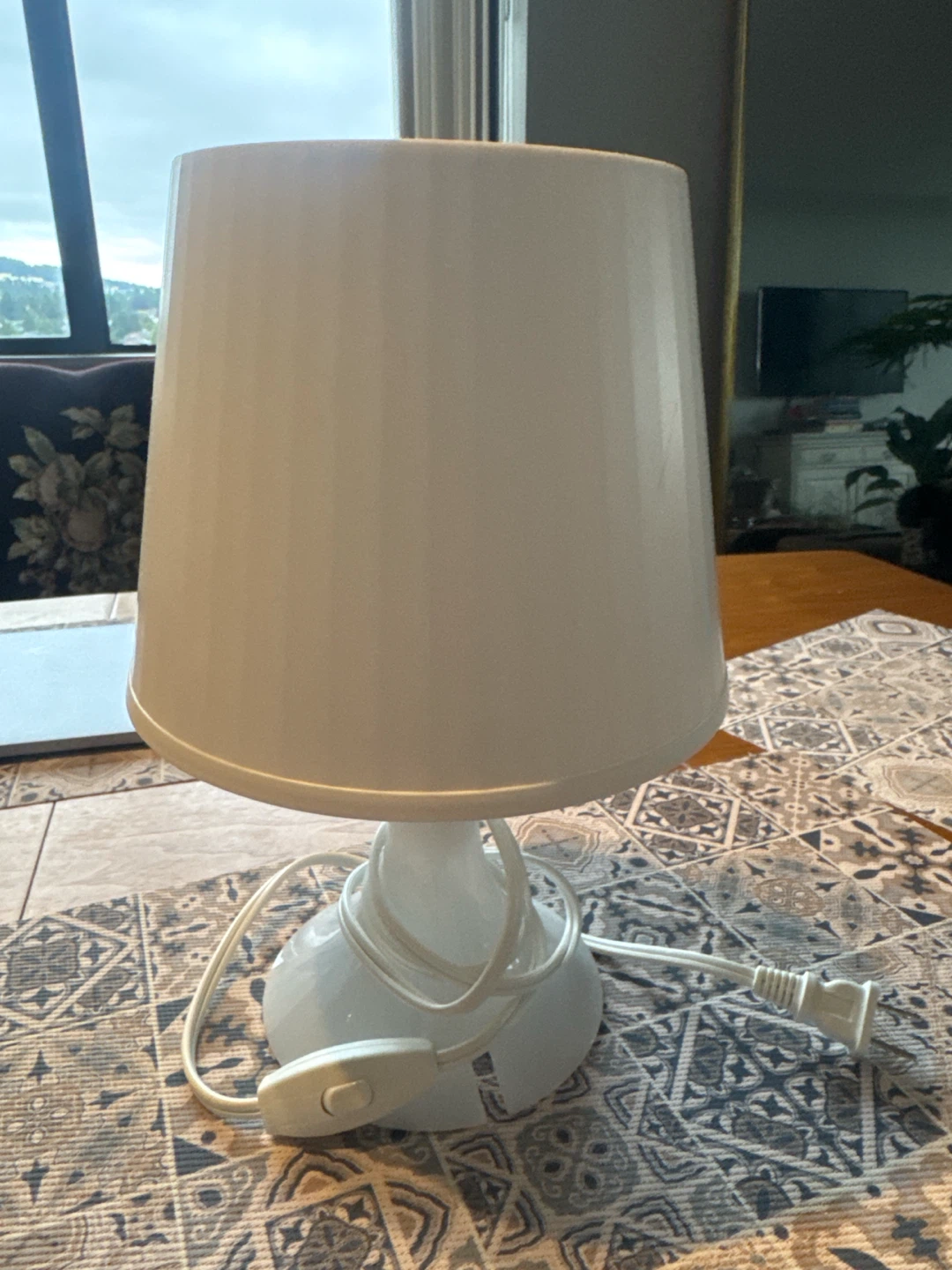 White Table Lamp with Pull Switch