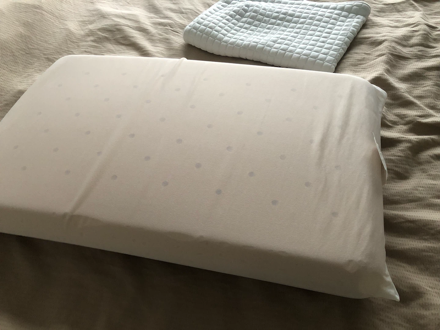 IKEA Ergonomic Memory Foam Pillow - photo 4