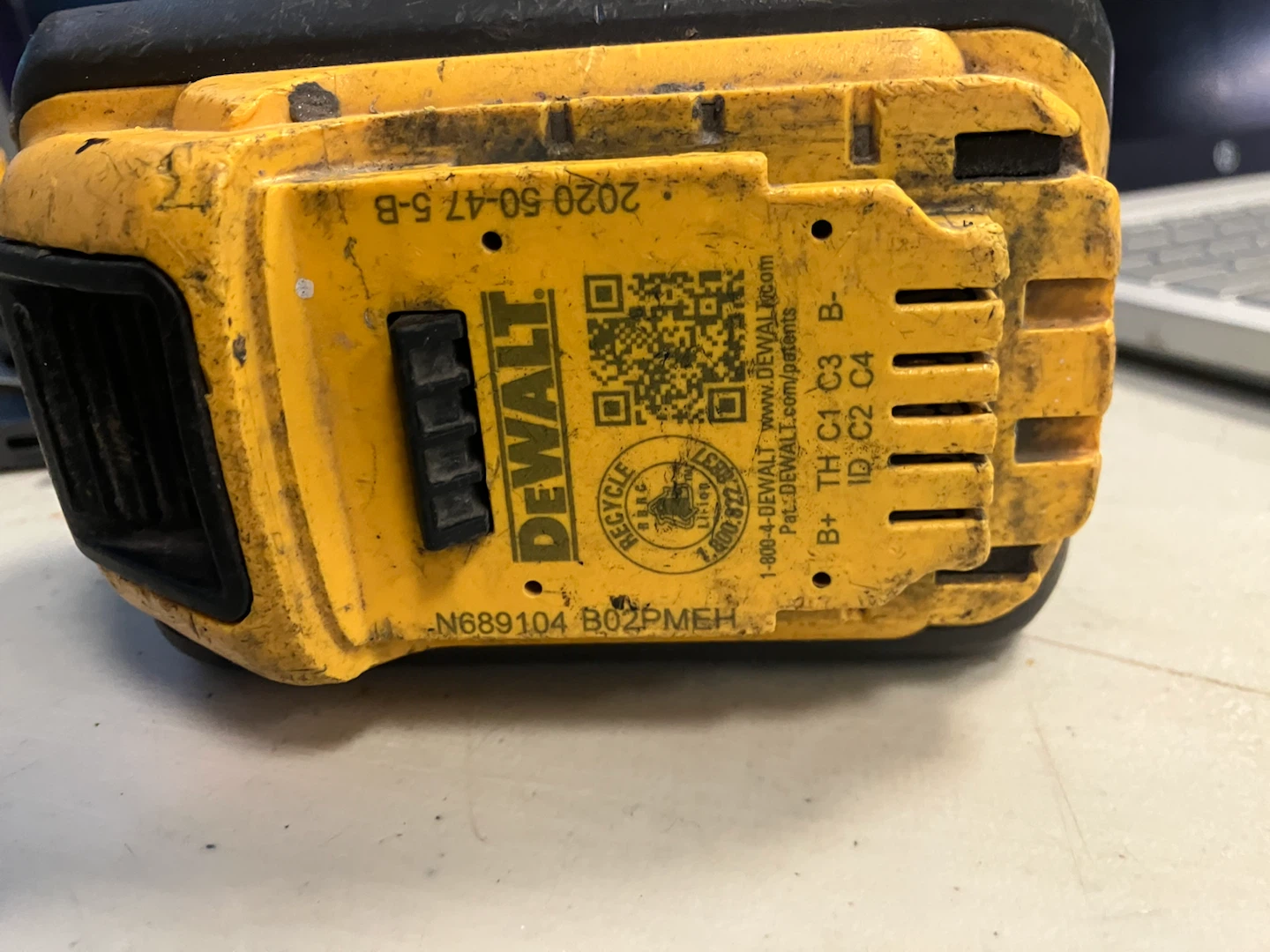 DeWalt FLEXVOLT 20V/60V MAX 9.0 Ah Lithium-Ion Battery - photo 2