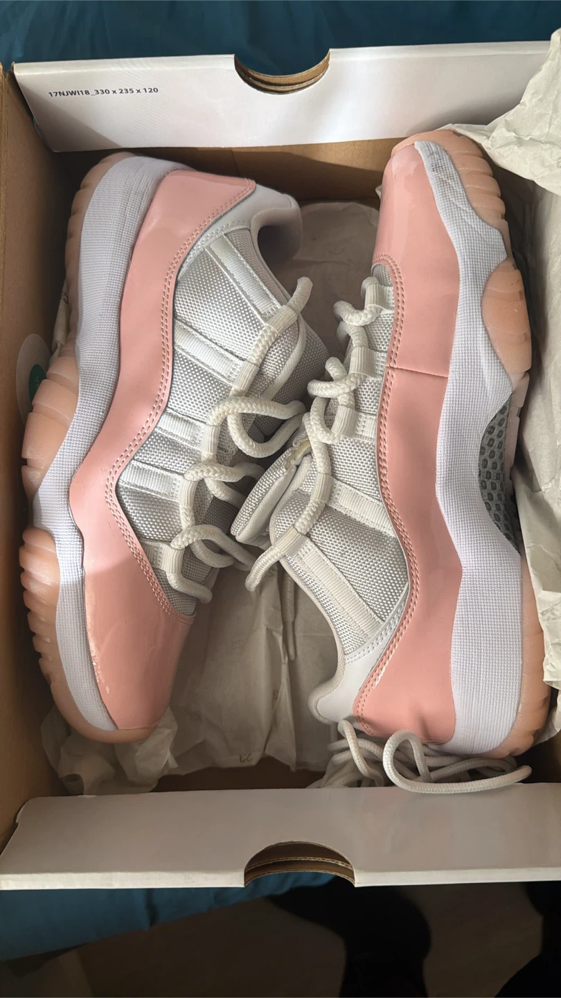 Air Jordan 11 Retro LEGEND PINK