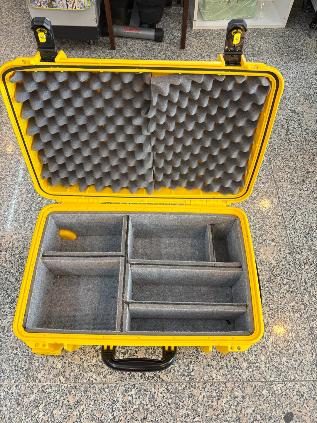 Seahorse Yellow Protective Rolling Case - photo 3