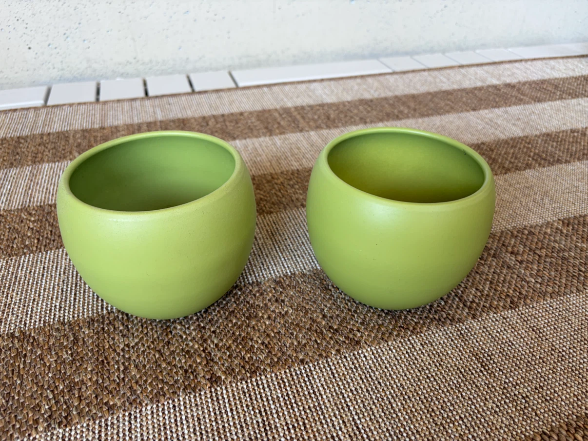 Set of 2 Round Green Planters