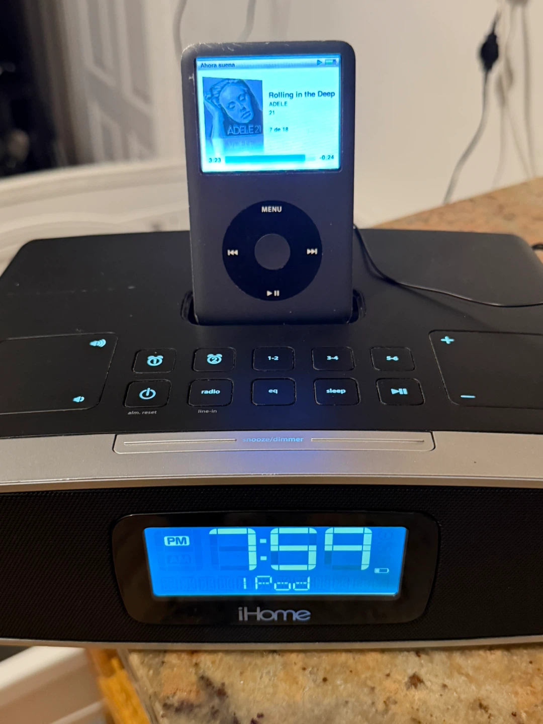 iHome iPod Docking Clock Radio - photo 2
