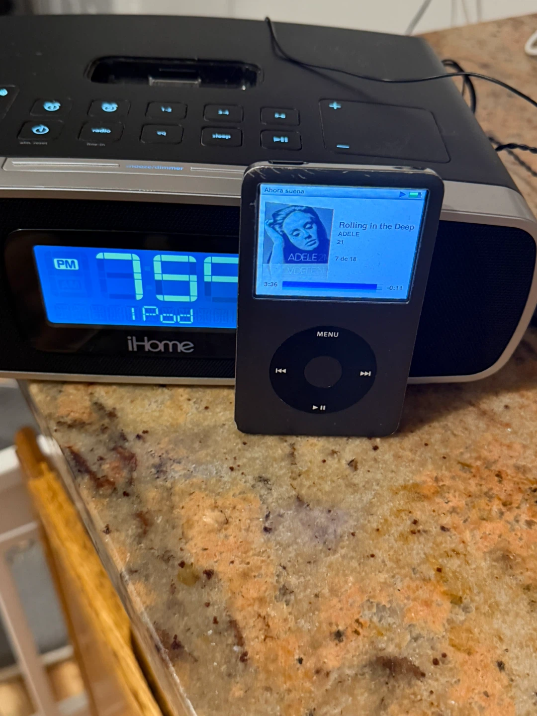 iHome iPod Docking Clock Radio