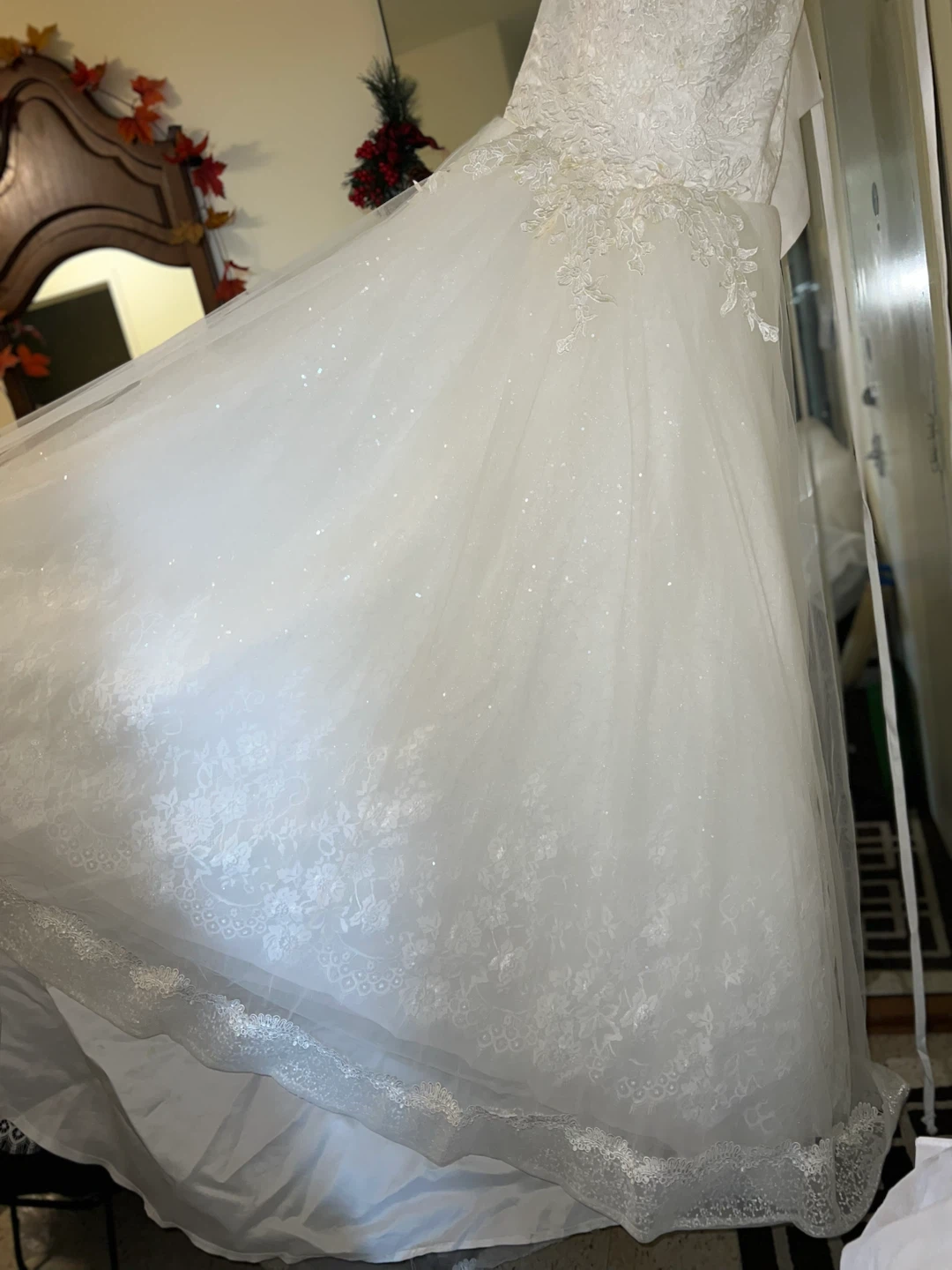 White Wedding Dress with Lace and Sparkles - photo 2