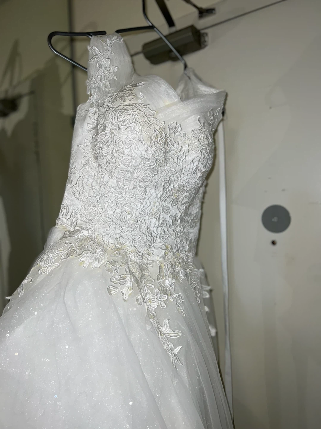 White Wedding Dress with Lace and Sparkles - photo 3